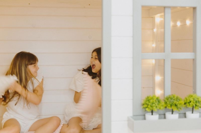 Cuéntanos qué tienes planeado y te llamamos enseguida También puedes hacerlo visitándonos y contactando aquí: C/ Rey Abu Said 13, Bloque 6, Local 2 Urb. Alcázar del Genil / Esquina Paseo del Violón, 18006, Granada hola@casapiruletas.es 639 03 80 88